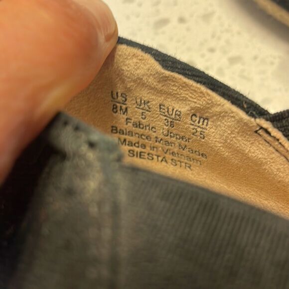 LIFE Stride woman’s black sandals - Picture 7 of 12